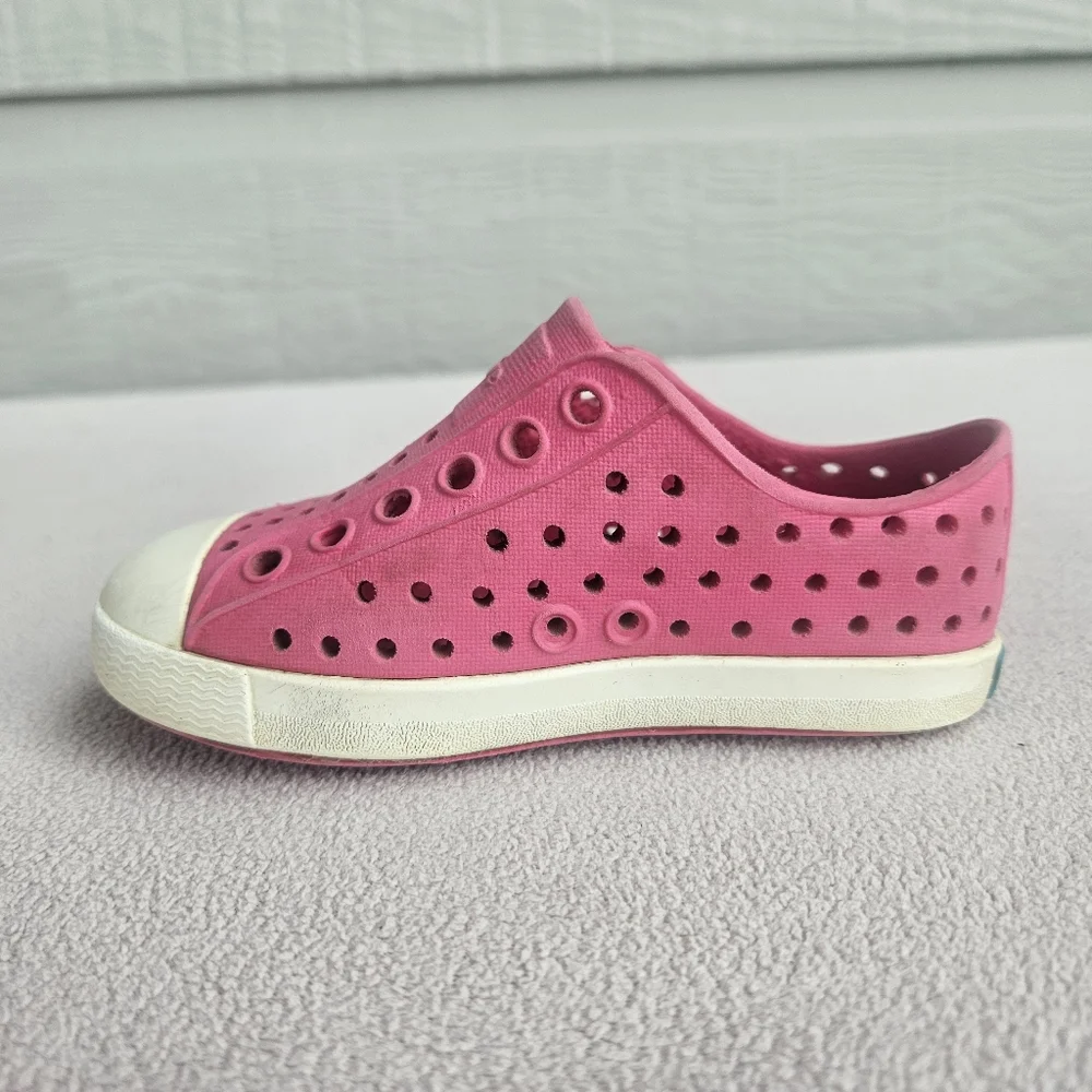 Native Jefferson Pink White Girl SZ C6 Slip-On Water Shoes